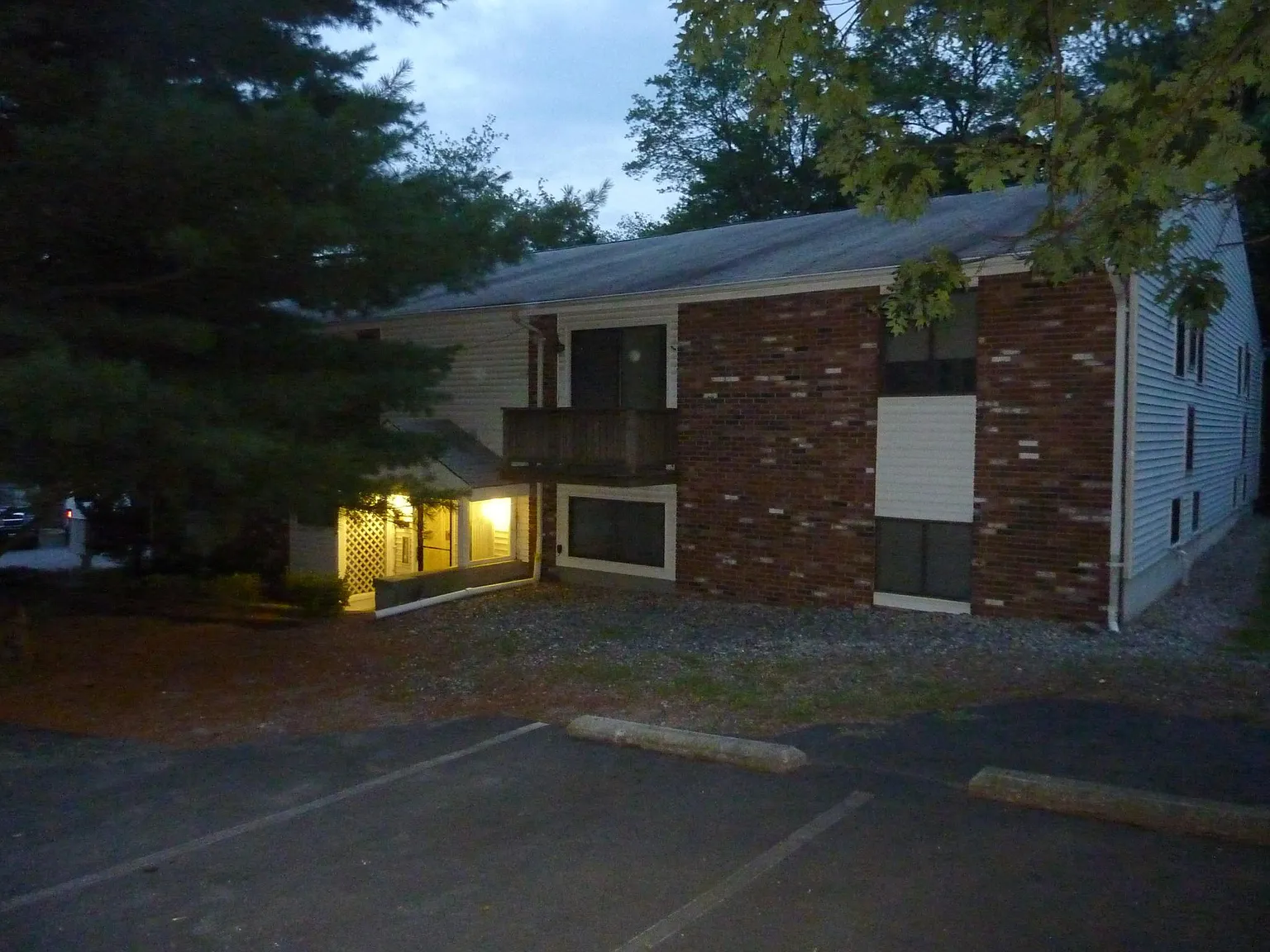 2 bed, 750 sqft, $1,850 — Photo 1