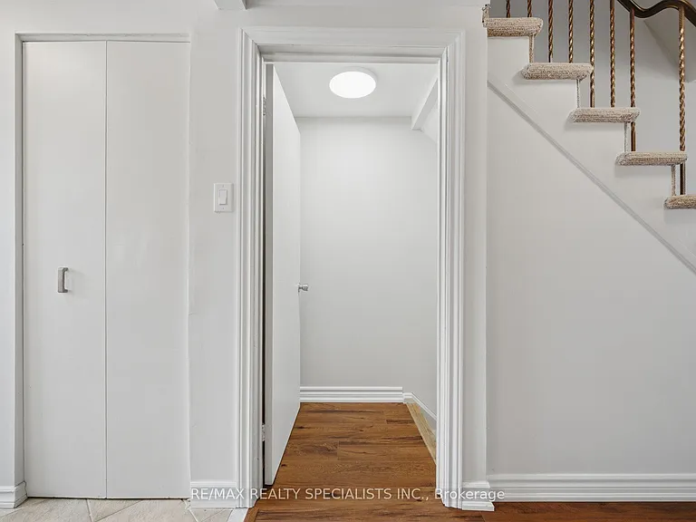 701 Burnhamthorpe Rd #106 — Photo 37