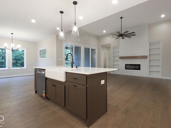 3rd image of 5026 Stonehaven Ln