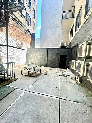 Rented by Safdie Realty Group | media 14