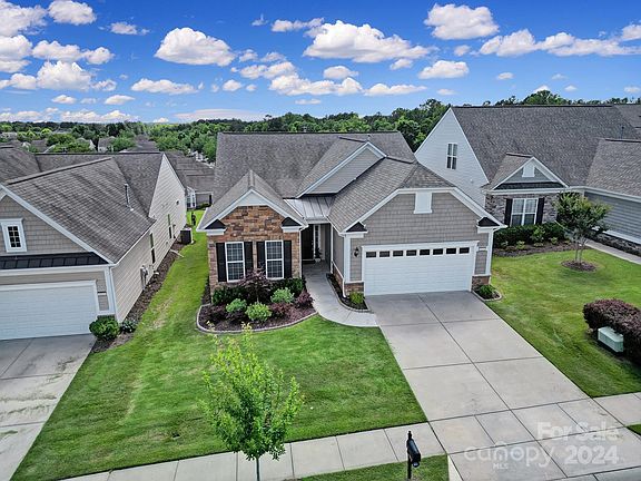 2nd image of 1029 Orchid Ln