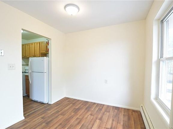 5th image of 51 Leroy Pl