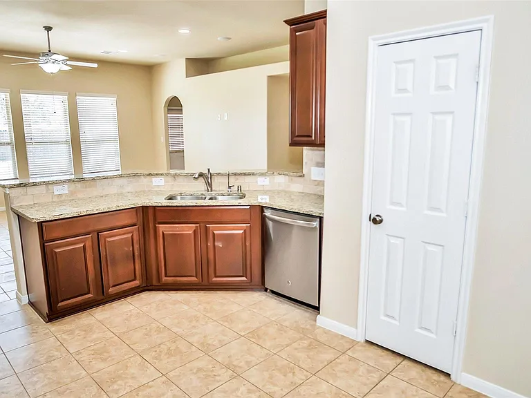 18910 Alta Pine Ln — Photo 2