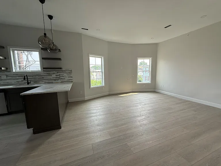 131 Boston St #3 — Photo 3
