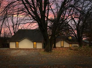 8009 State Route Yy Hwy, Peculiar, MO 64078