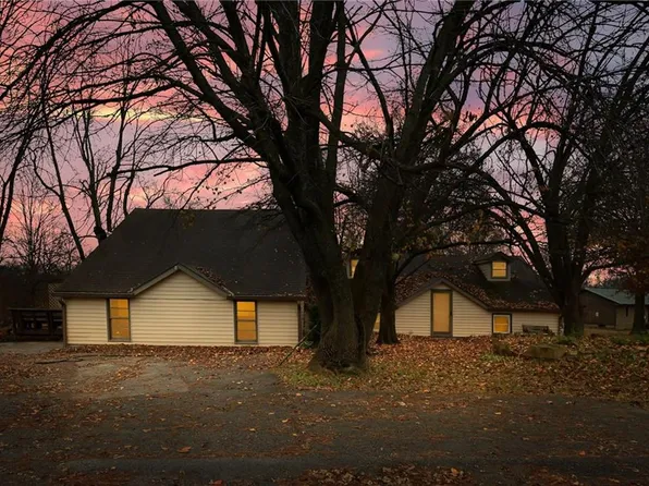 8009 State Route Yy Hwy, Peculiar, MO 64078