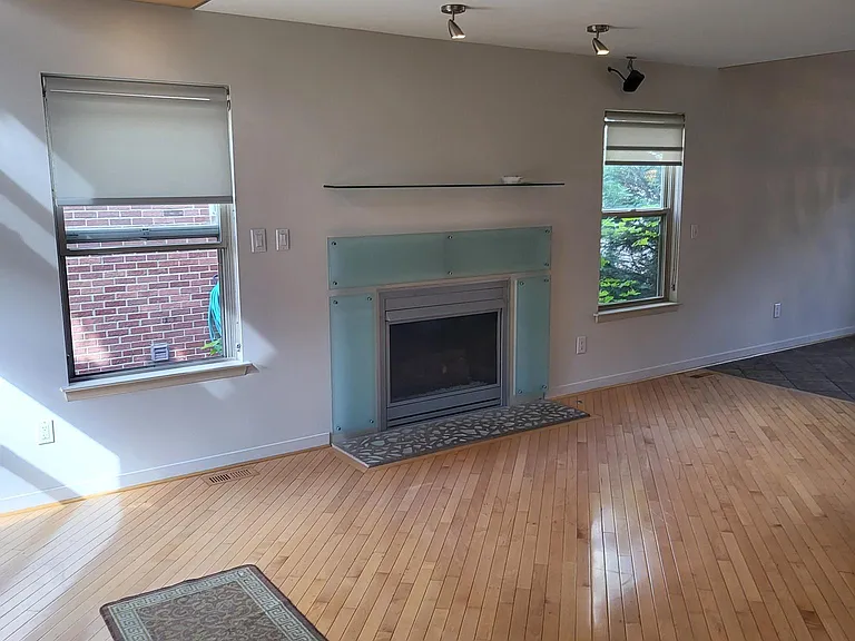 3355 Willow St — Photo 6