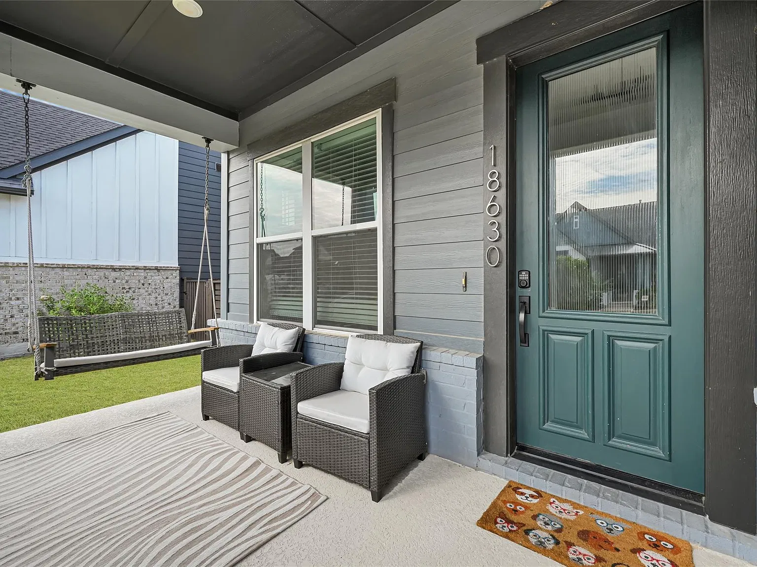 3 bed, 2.0 bath, 1927 sqft, $2,600 — Photo 3