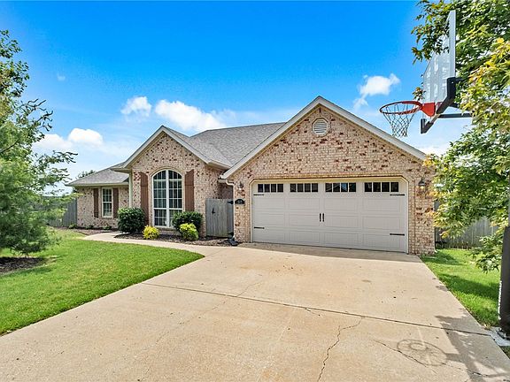 2nd image of 1507 Parkside Cir