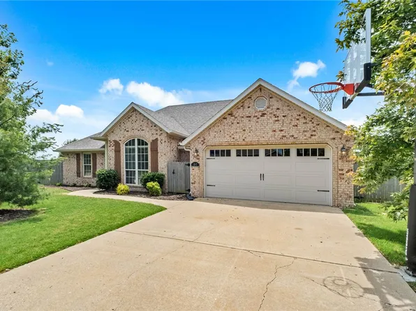 1507 Parkside Cir, Cave Springs, AR 72718