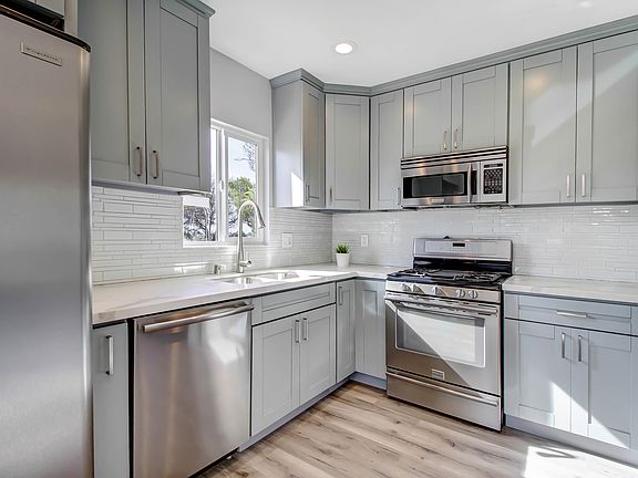 2nd image of 5138 Cervantes Ave
