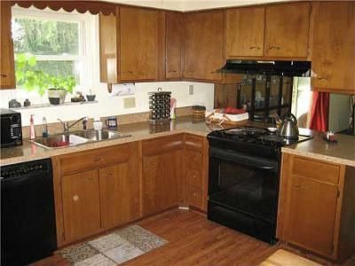 5th image of 489 Meadowbrook Dr