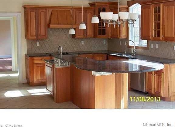 4th image of 9 Cider Mill Hts