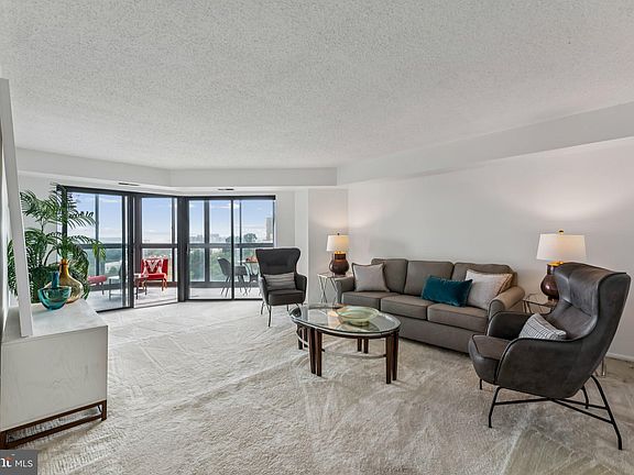 2nd image of 1600 N Oak St APT 1115