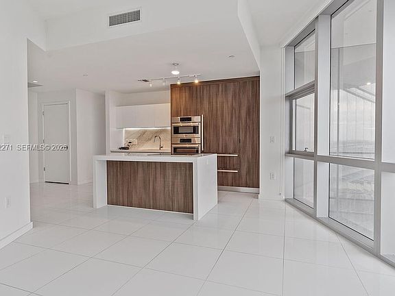 4th image of 851 NE 1st Ave #2102