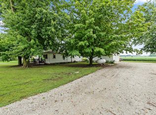 7494 N Albion St, Wawaka, IN 46794