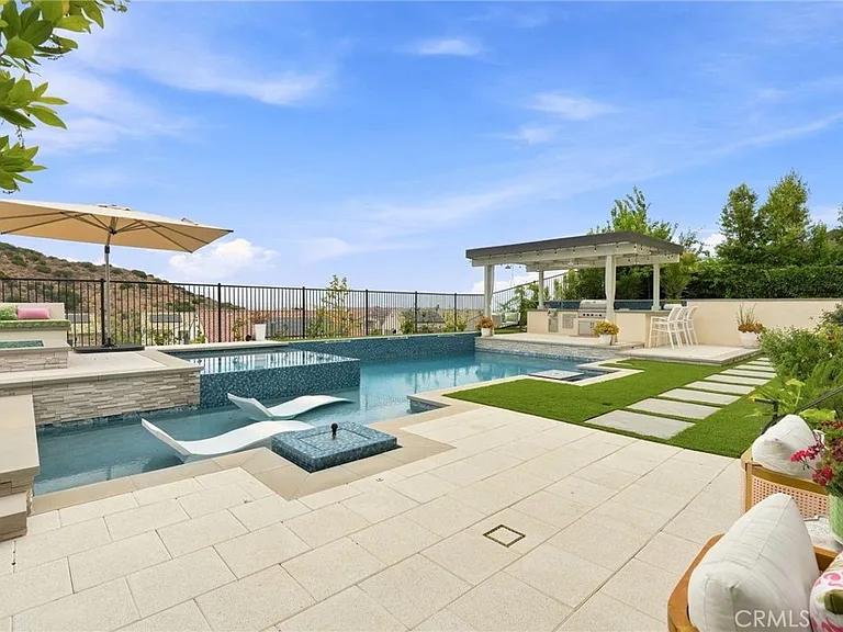 24357 W Clear Creek Pl — Photo 2