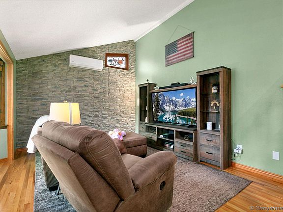 3rd image of 531 Cottonwood Dr