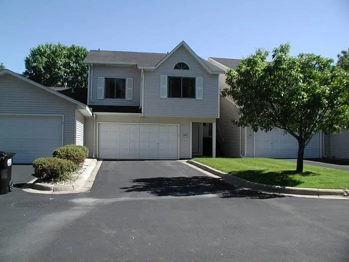 2 bed, 1400 sqft, $1,800 — Photo 1