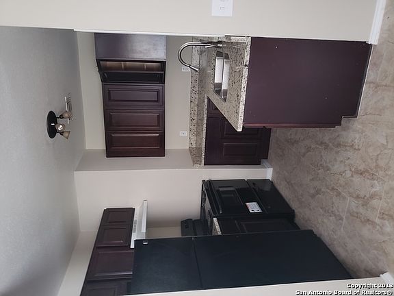 4th image of 712 S Olive St