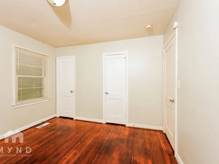 924 Parkway Dr — Photo 11