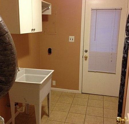 Laundry room view1