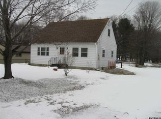 63 Dunsbach Rd, Halfmoon, NY 12065