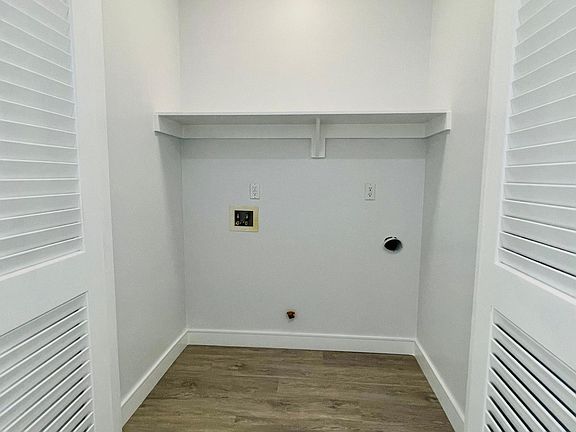 5th image of 226 1/2 N Broadmoor Ave W