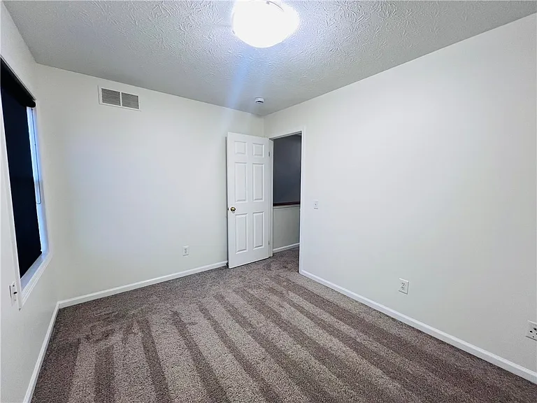 131 Broxbourne Dr — Photo 12