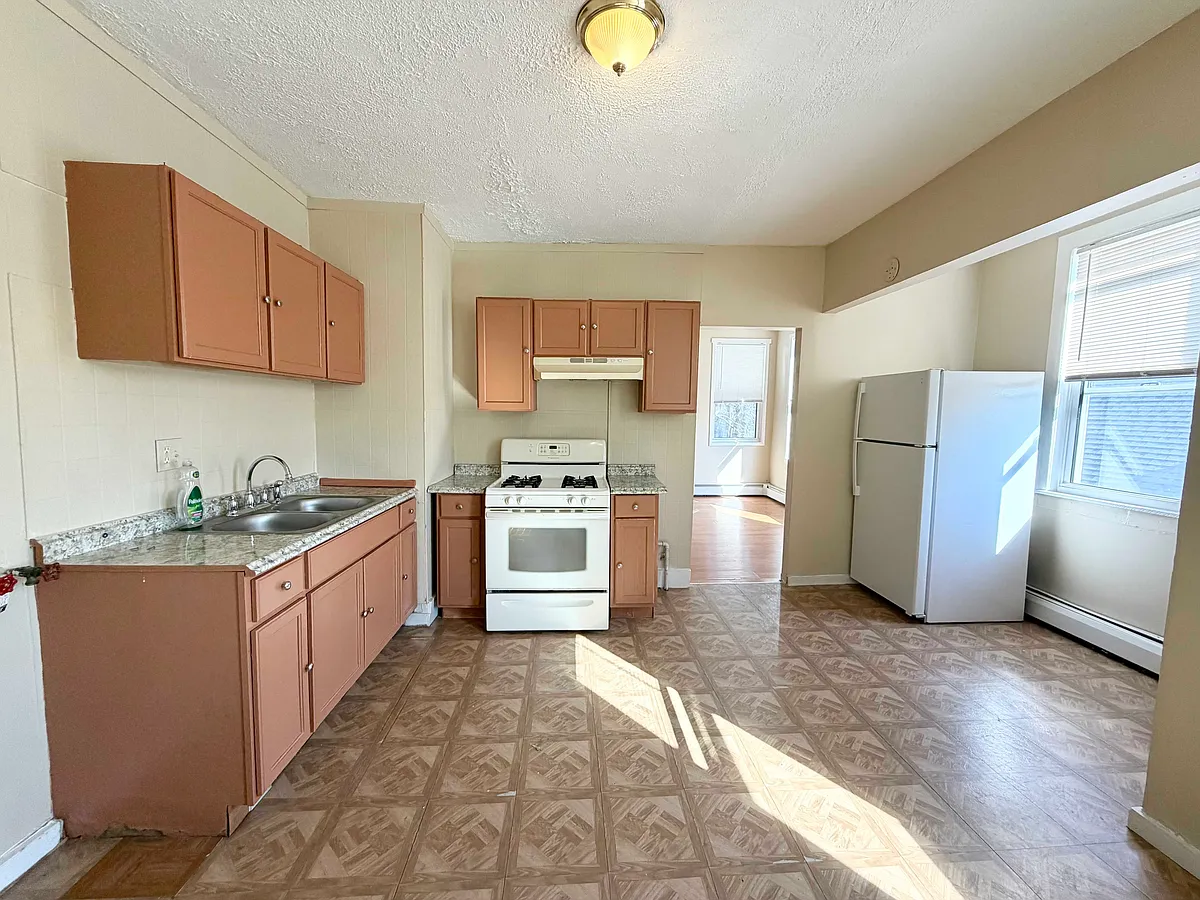 Building Photo - 57 Abbe Ave #3