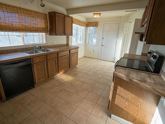 4th image of 810 S 32nd St