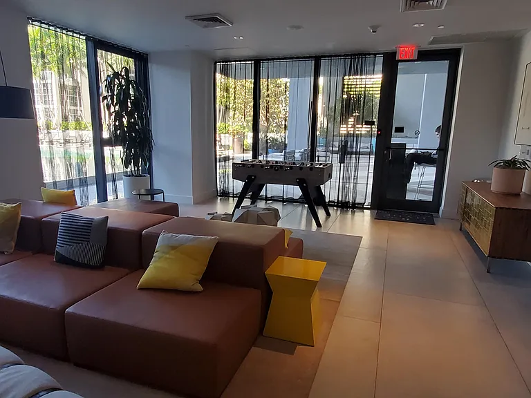 3401 NE 1st Ave — Photo 18