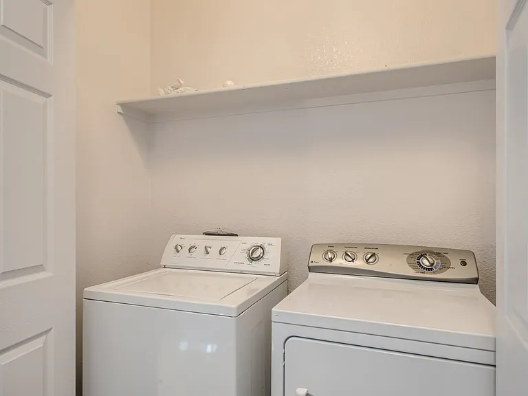 799 Martin Dr — Photo 24