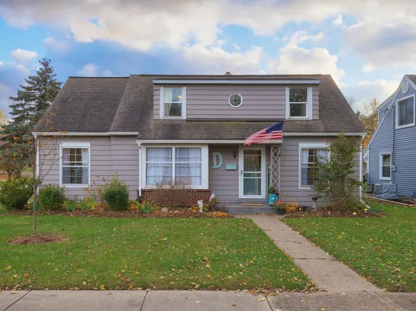 522 Edgell St, South Haven, MI 49090