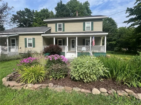 18 Stewart St, Pulaski, NY 13142