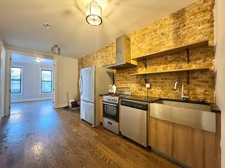 1351 Hancock St #6 — Photo 3