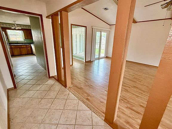 5th image of 1504 W Broadway Ave