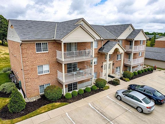 3rd image of 3318 Emerald Lakes Dr Unit 3B