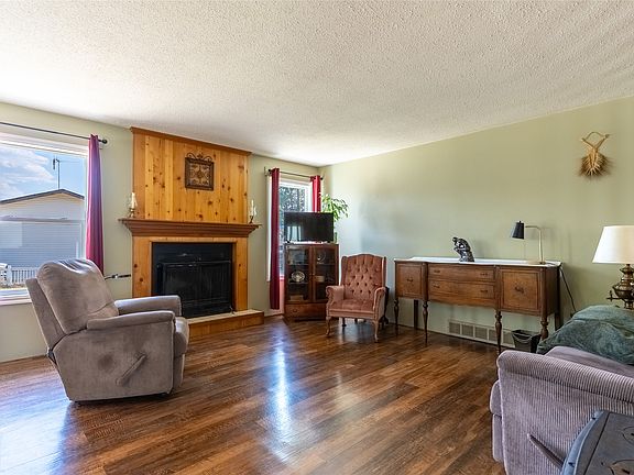 3rd image of 297 Chestnut Ct
