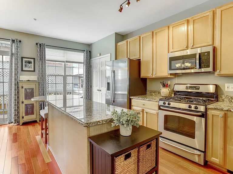 141 Martin Ln — Photo 10