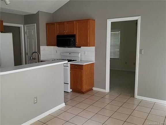 4th image of 141 Eagle Ct