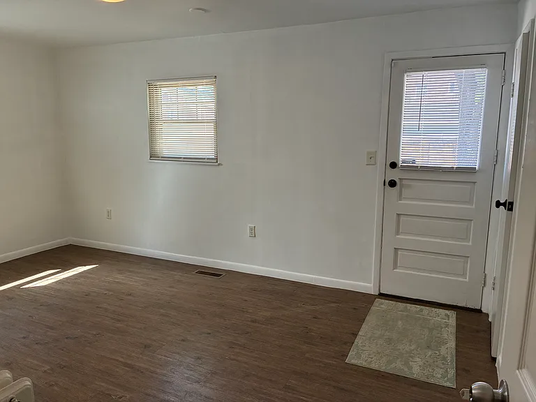 2809 Linwood Ave — Photo 14