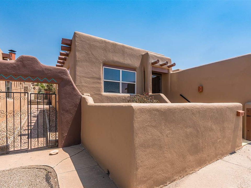 1st image of 805 Loma Boreal St