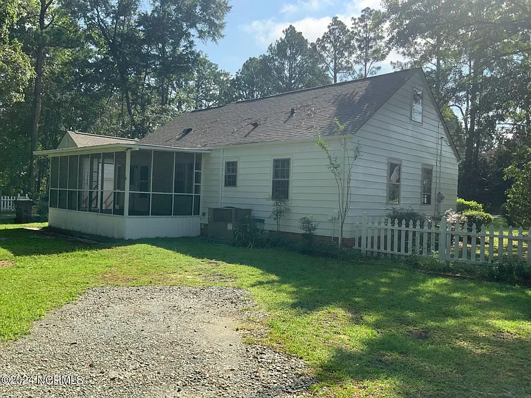 1101 N Poplar St — Photo 19