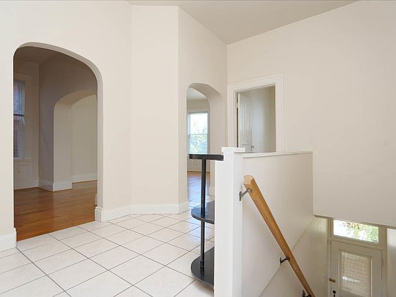5th image of 2705 Virginia Ave