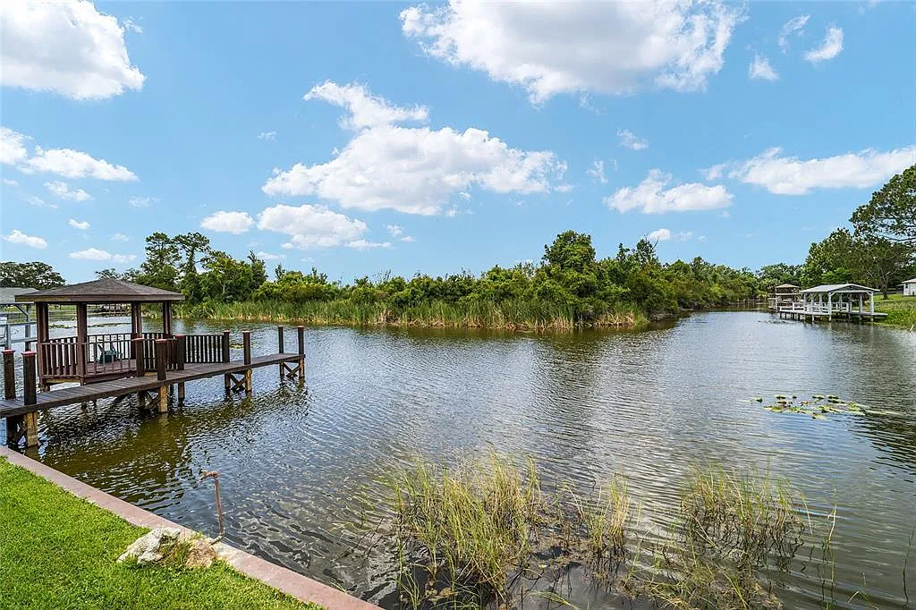 2 bed, 2.0 bath, 1650 sqft, $3,000 — Photo 2