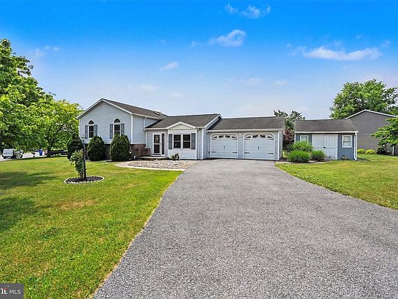 2nd image of 43 Wheatfield Dr