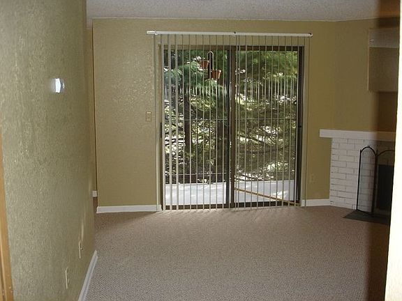 4th image of 270 SE Barrington Dr #205