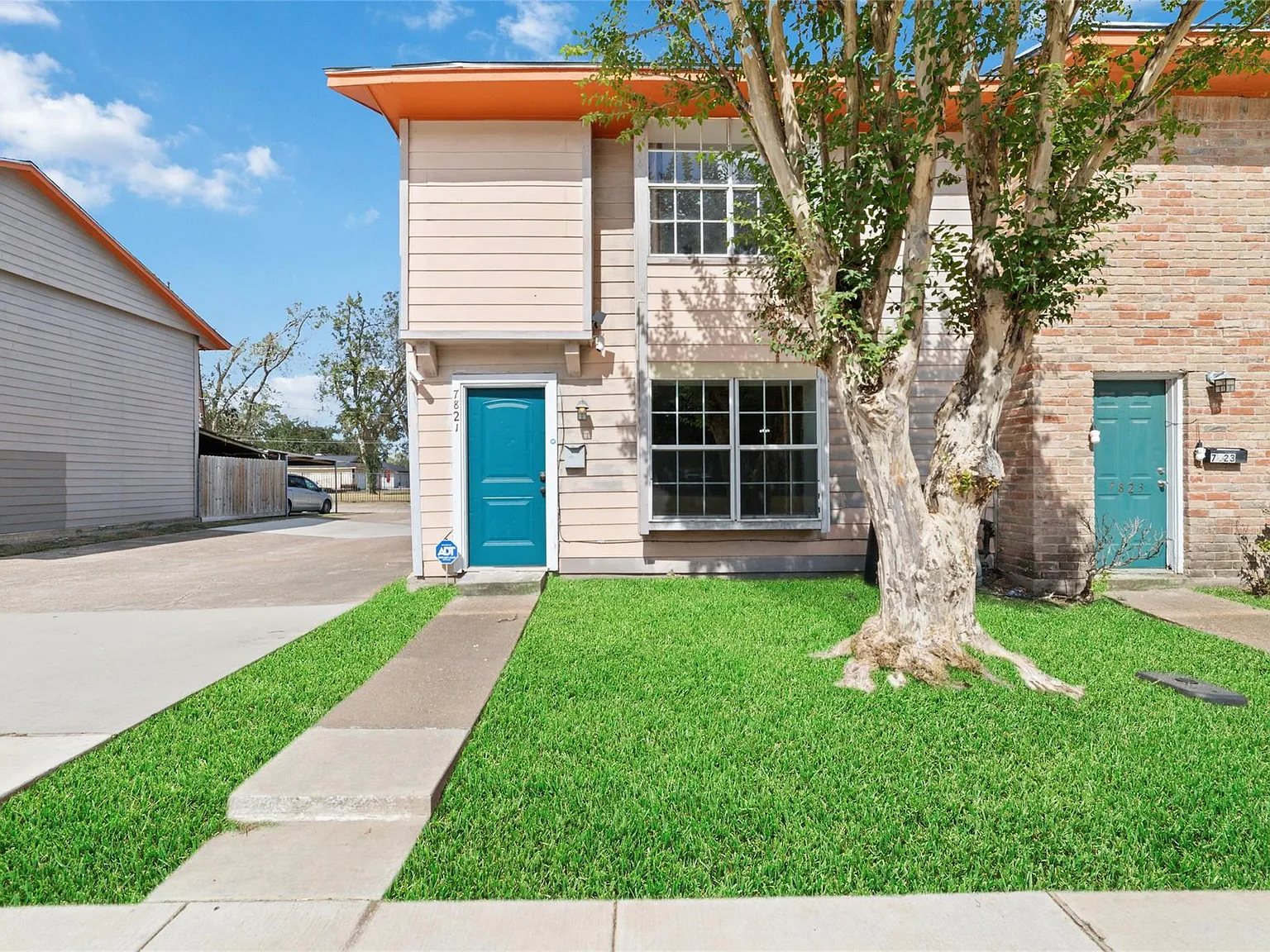 3 bed, 2.0 bath, 1408 sqft, $1,600 — Photo 3