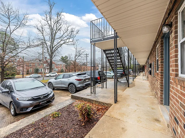 308 W Trinity Ave — Photo 9